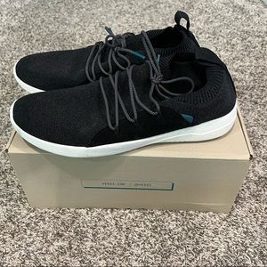 EUC Vessi waterproof sneakers Women 11 - black